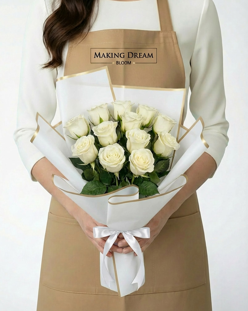 Classic 12 White Rose Bouquet